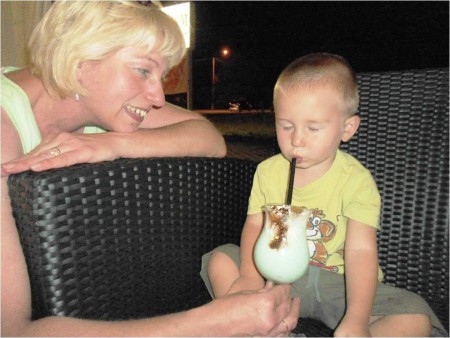 A gyerekek nagy kedvence a gyümölcsös Frappe.A kép magáért beszél:)